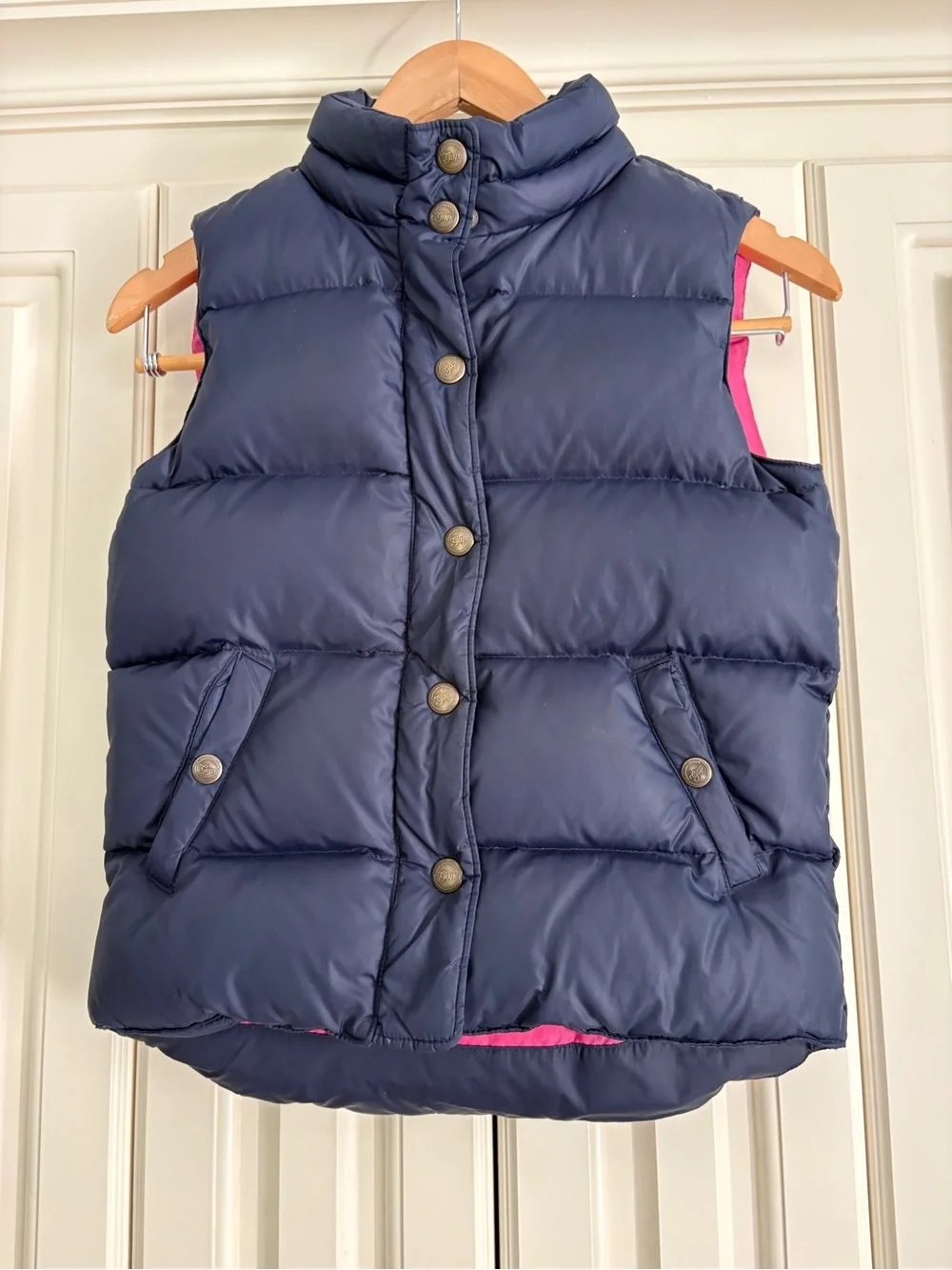 GAP Navy Blue Snap Zip Down Puffer Vest Pink Lining Size Medium Outdoor Feathers